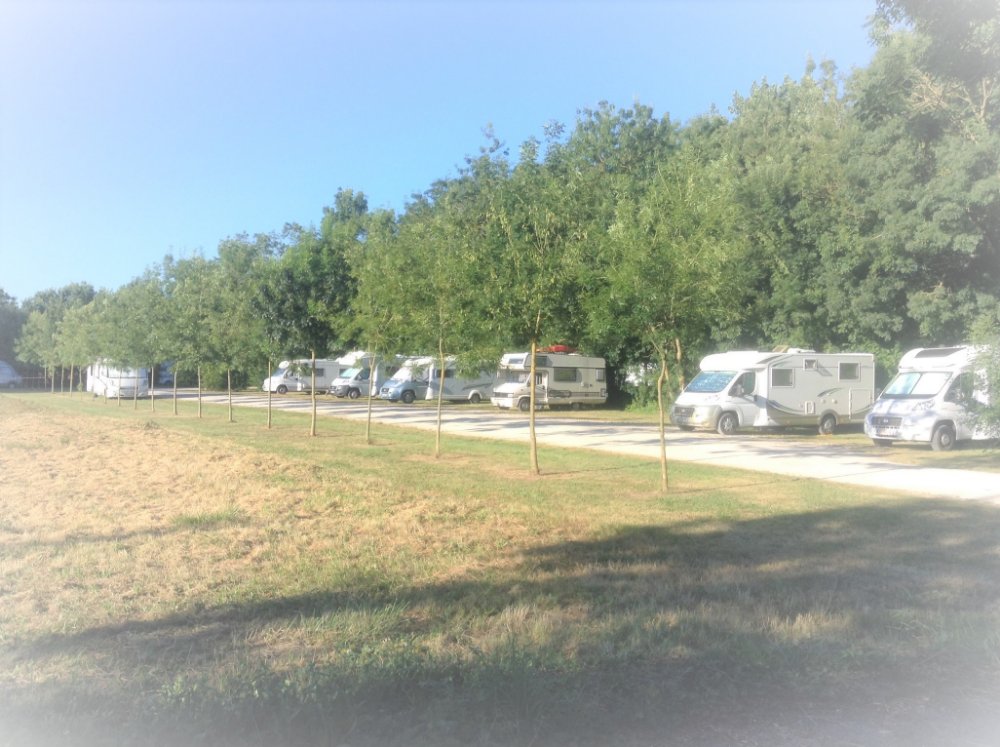 Aire camping-car à Maillé (85420) - Photo 1